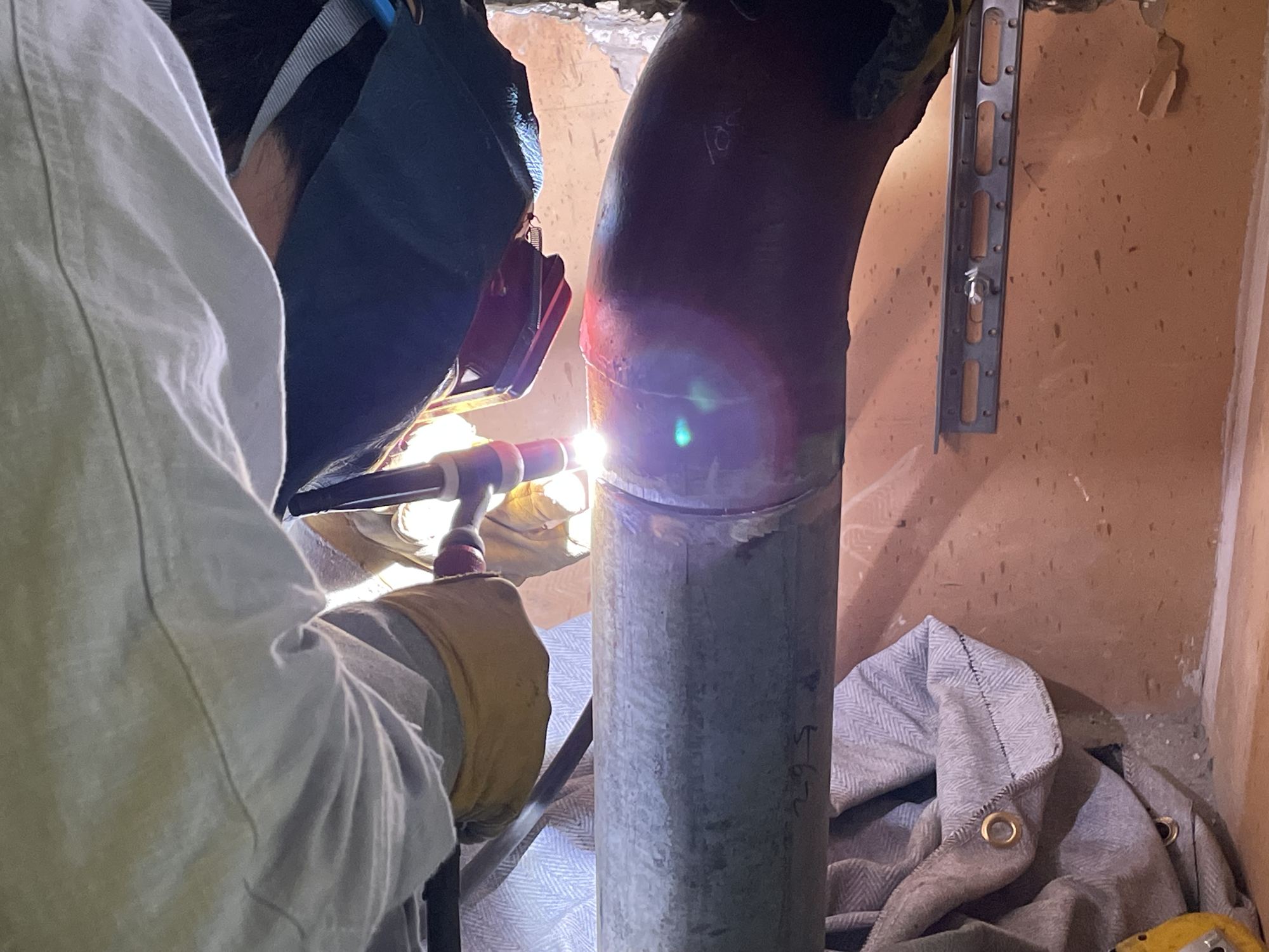 配管の溶接作業